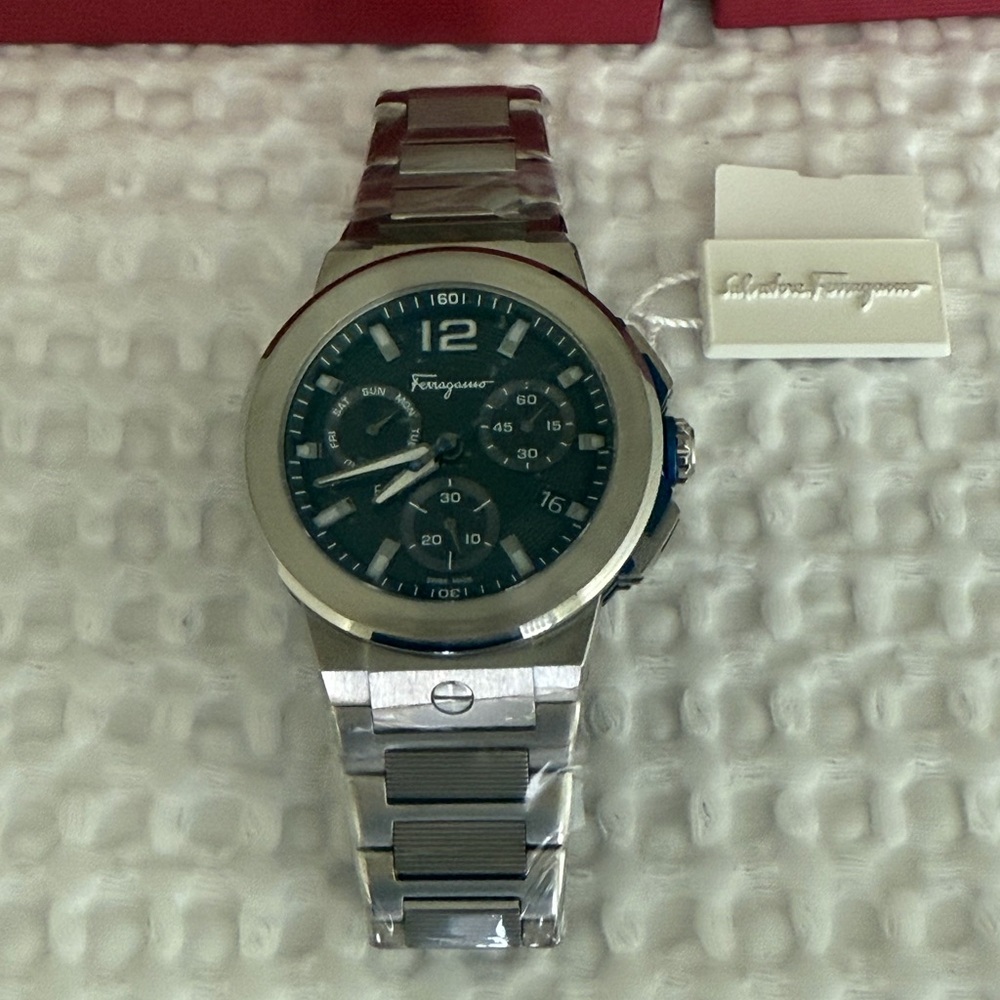 NWT SALVATORE FERRAGAMO F-80 Titanium Tech Mens Watch - Picture 3 of 15